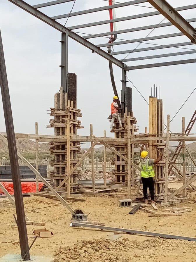 المستودعات والمنشآت الحديدية